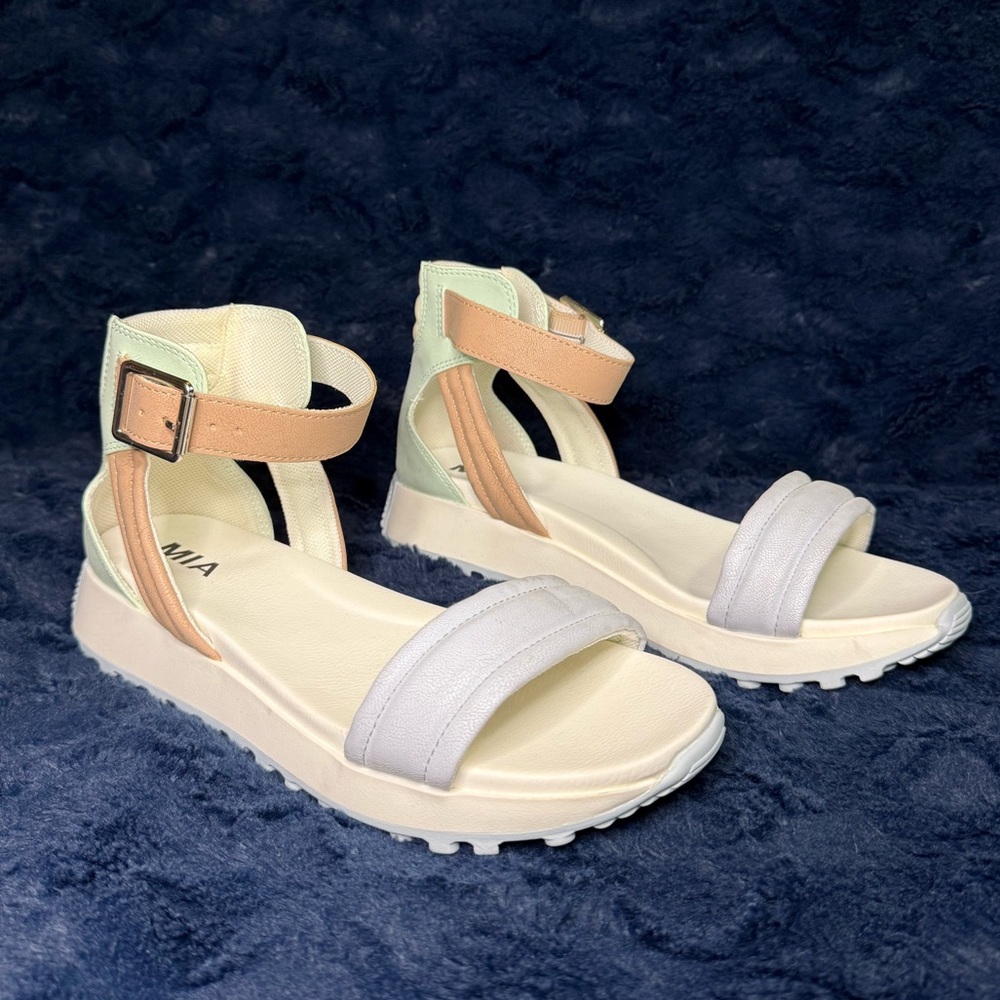 NWOT! MIA Women's Sandals
